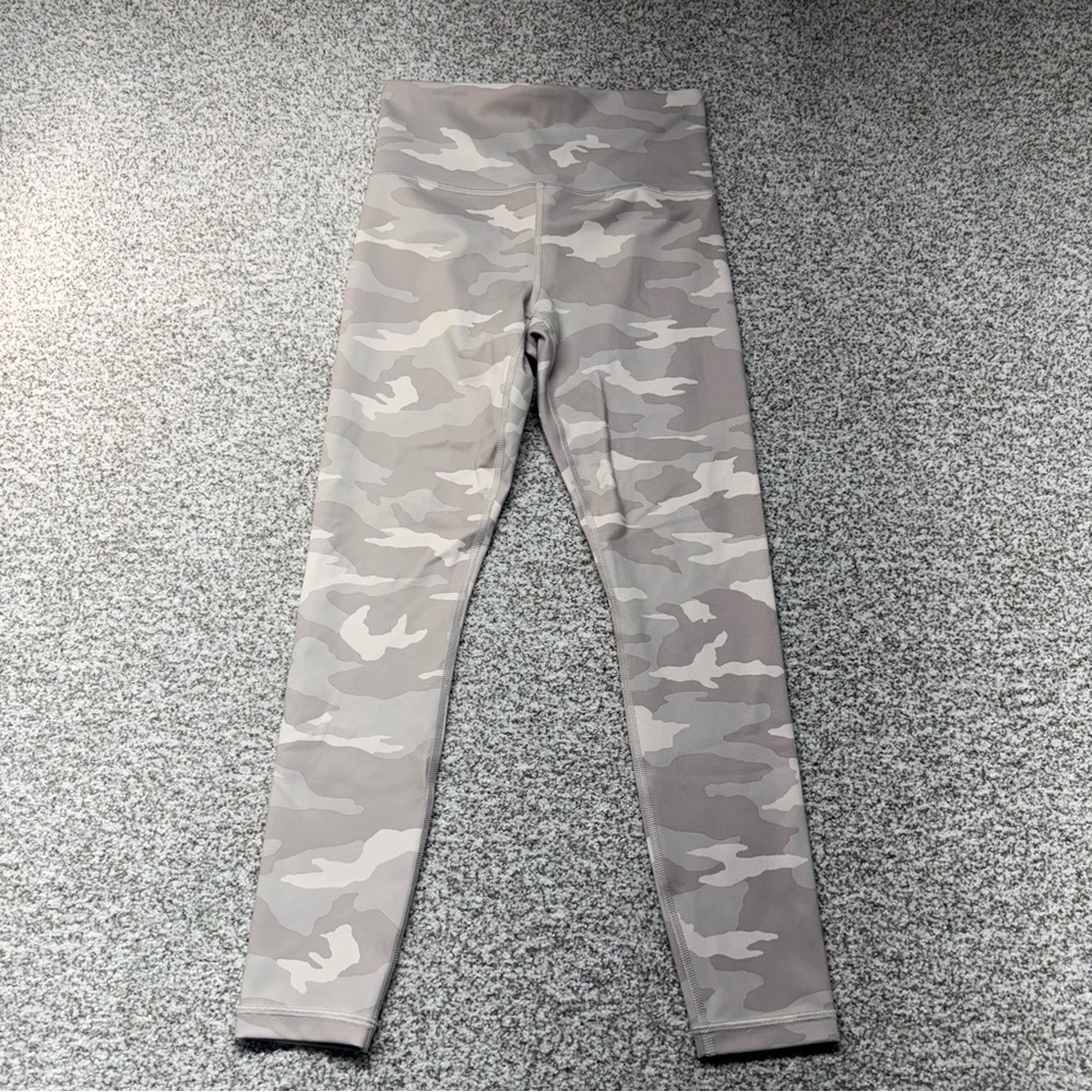 Women’s Athleta Elation Gray‎ White Camo 7/8 Tight Athletic Leggings Size XS